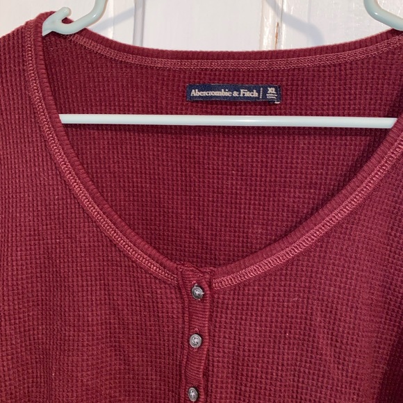 A&F Thermal button v-neck tshirt - Picture 3 of 3